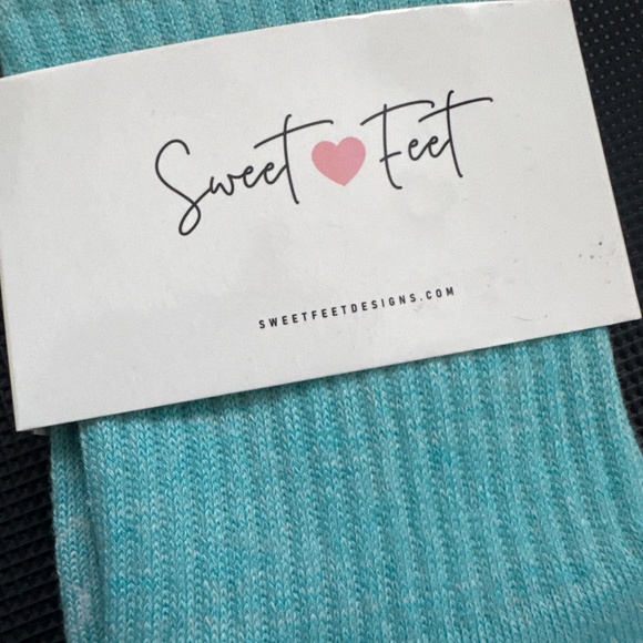 Sweet feet socks and SO Susan cosmetics skin pristine cream cleanser - Picture 2 of 7